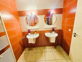 Perfect City Escape 2BR Flat w parking near the train station - 2