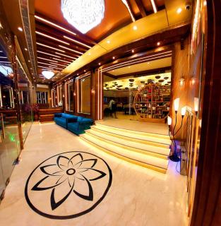 Hotel Makhan Residency - 1