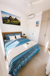 Prime Beachfront Living - 8