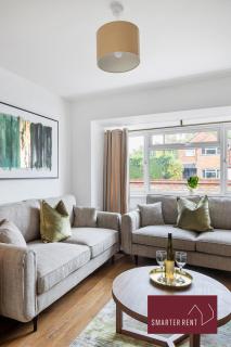 Woking -Garden Driveway Parking 4Bed - 3
