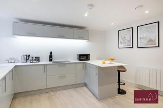 Wokingham - 2 Bedroom Ground Floor Flat - 6