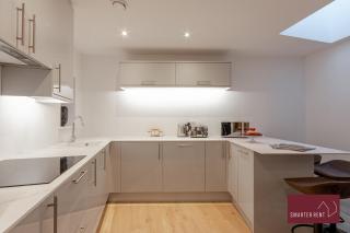 Wokingham - 2 Bedroom - Refurbished 1st Floor Flat - 9