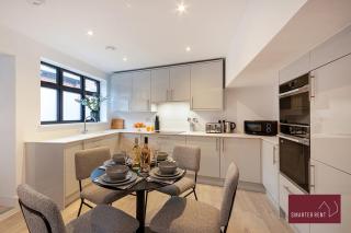 Modern 3 Bedroom Apartment - Wokingham - 6