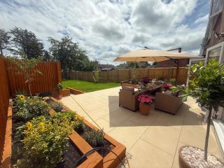 The Windsor Grove Golden Room Near Windsor Castle & LEGOLAND with Free Parking - 0