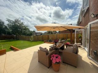 The Windsor Grove Golden Room Near Windsor Castle & LEGOLAND with Free Parking - 4