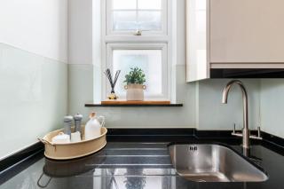 Weybridge - 2 Bed - parking - 7