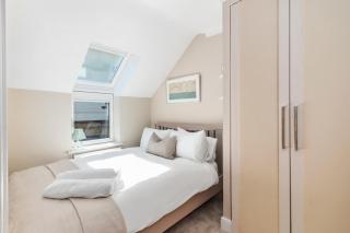 Weybridge - 2 Bed - parking - 2