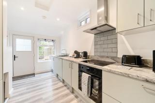 Wokingham - 1 Bedroom Cottage - Parking - 7