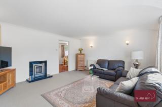 Three Bed Bungalow - Finchampstead - 9