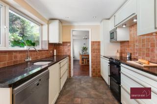 Three Bed Bungalow - Finchampstead - 4