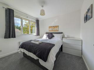 Modern apartment with parking and M90 access - 3