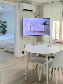 Spacious interior Free parking KSquare 2 rooms Netflix Magok Station within walking distance Gimpo Airport Longterm stays welcome - 0