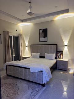 Premium 2BR, Pearl Arena, B-17 Multi Gardens - 0