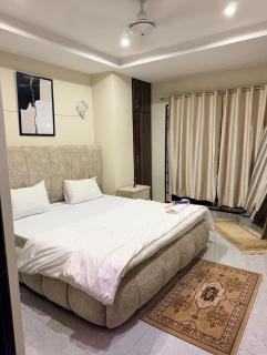 Premium 2BR, Pearl Arena, B-17 Multi Gardens - 4