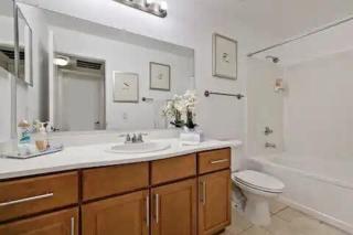 LUX 1BR Condo Near Strip Pool Gym and Laundry - 6
