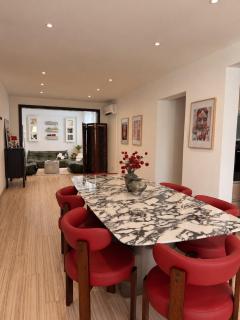 Refined Retreat - central flat with pool table - 1