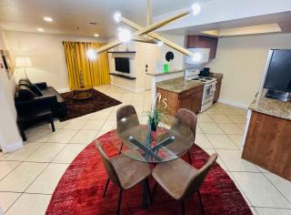 Luxury 1BR Condo Near Strip with Pool and Gym - 0