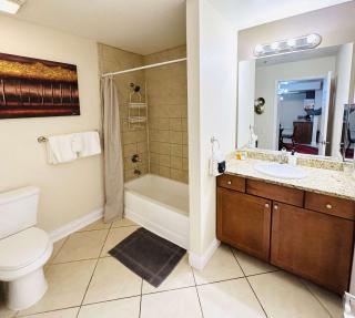 Luxury 1BR Condo Near Strip with Pool and Gym - 2