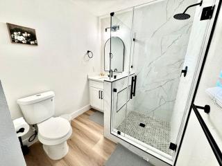 Cozy & Renovated 4-Bedroom Home - Perfect for Families & Groups Near the Las Vegas Strip - 9