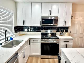 Cozy & Renovated 4-Bedroom Home - Perfect for Families & Groups Near the Las Vegas Strip - 8