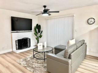 Cozy & Renovated 4-Bedroom Home - Perfect for Families & Groups Near the Las Vegas Strip - 7