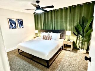 Cozy & Renovated 4-Bedroom Home - Perfect for Families & Groups Near the Las Vegas Strip - 4