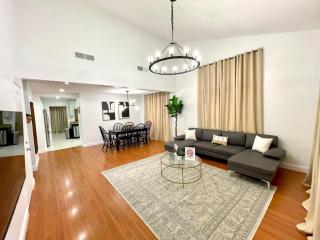 NEW 4 Bedroom House BBQ near Strip - 0