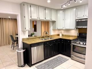 NEW 4 Bedroom House BBQ near Strip - 9