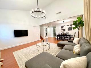 NEW 4 Bedroom House BBQ near Strip - 7