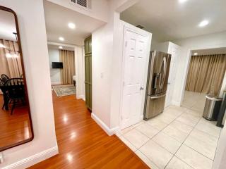NEW 4 Bedroom House BBQ near Strip - 4