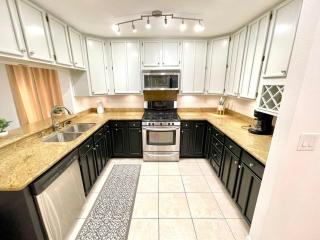 NEW 4 Bedroom House BBQ near Strip - 3