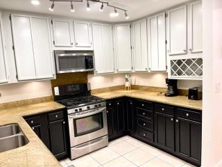 NEW 4 Bedroom House BBQ near Strip - 2