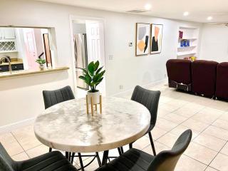 NEW 4 Bedroom House BBQ near Strip - 1