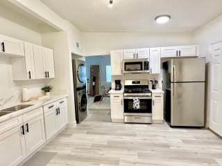 6 Bedroom Home near LV Strip and LVCC - Sleeps 14 - 5
