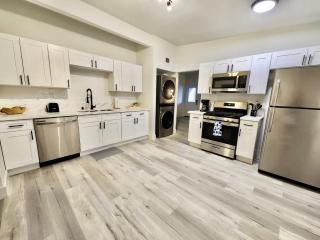 6 Bedroom Home near LV Strip and LVCC - Sleeps 14 - 4
