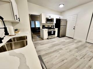 6 Bedroom Home near LV Strip and LVCC - Sleeps 14 - 3