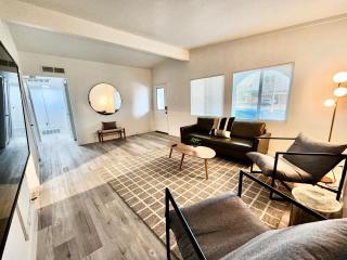 6 Bedroom Home near LV Strip and LVCC - Sleeps 14 - 1