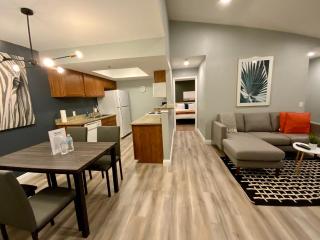 LUX 2BR 2BA Condo Near Strip w Pool Gym Balcony - 8