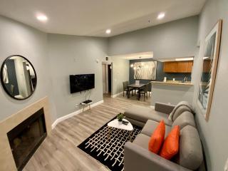 LUX 2BR 2BA Condo Near Strip w Pool Gym Balcony - 3