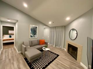 LUX 2BR 2BA Condo Near Strip w Pool Gym Balcony - 2