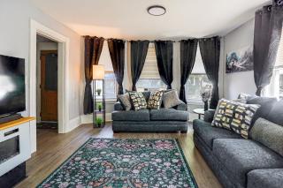 2-Bedroom Bed & Breakfast in Adorable Lynn w/ A/C - 0
