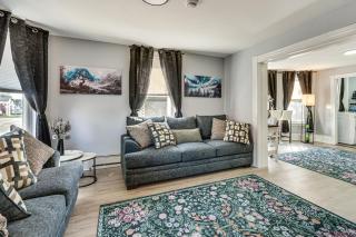 2-Bedroom Bed & Breakfast in Adorable Lynn w/ A/C - 6