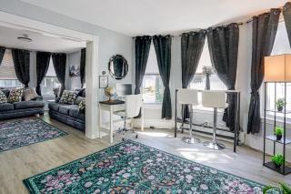 2-Bedroom Bed & Breakfast in Adorable Lynn w/ A/C - 4