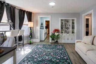 2-Bedroom Bed & Breakfast in Adorable Lynn w/ A/C - 3