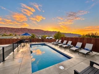 Moab Desert Escape Villa Luxury 5-Bedroom Retreat with Heated Pool - Moab - 6