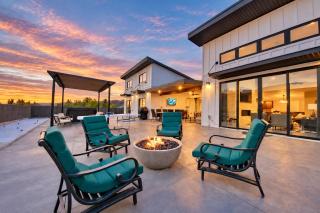 Moab Desert Escape Villa Luxury 5-Bedroom Retreat with Heated Pool - Moab - 7
