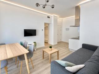 Los Almendros - Free Parking - 9