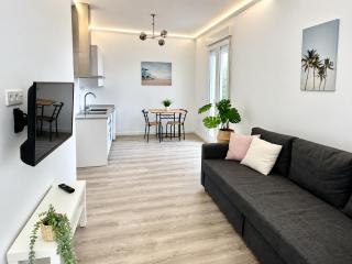 Los Almendros - Free Parking - 7