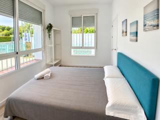 Los Almendros - Free Parking - 8