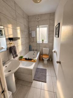The Amber House 4 Bed Free Parking 12 PPL - 5